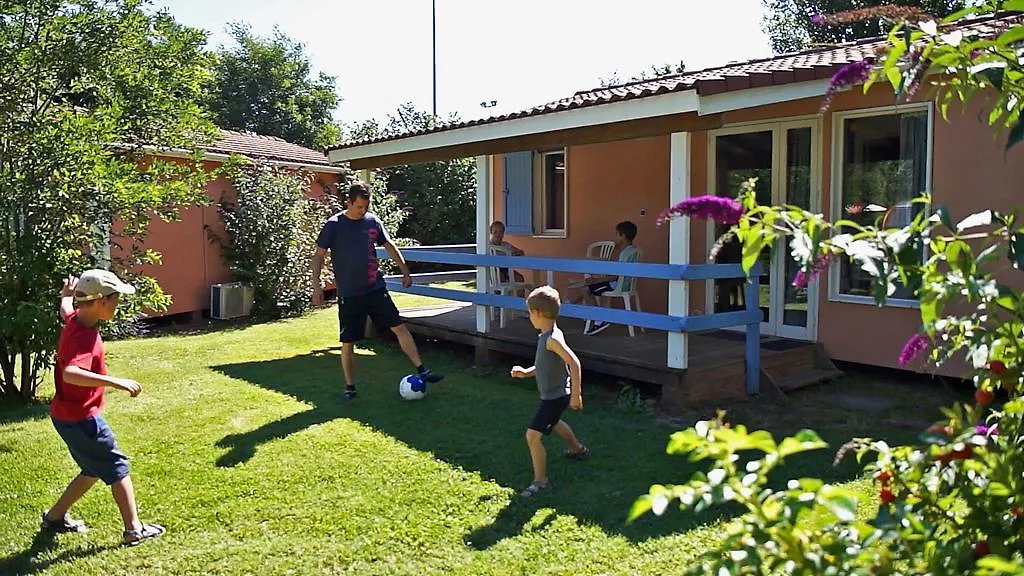 Hotel Le Hameau des Genets à Montlaur  Village de vacances Montlaur (Aveyron)