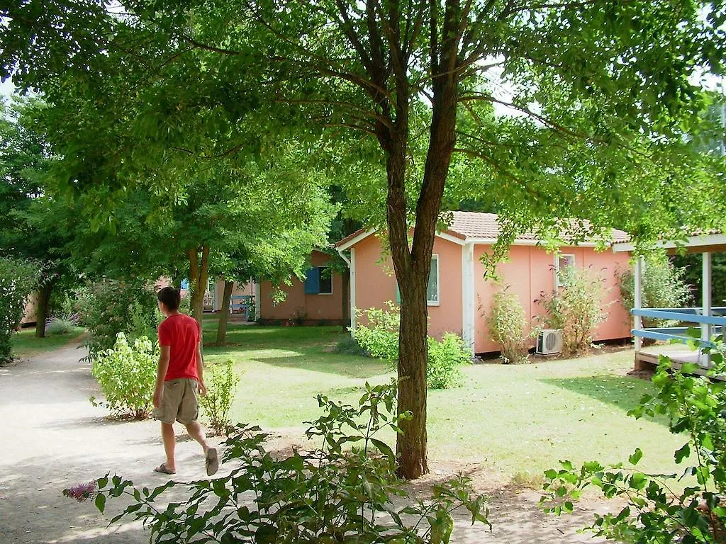 Hotel Le Hameau des Genets à Montlaur  Village de vacances